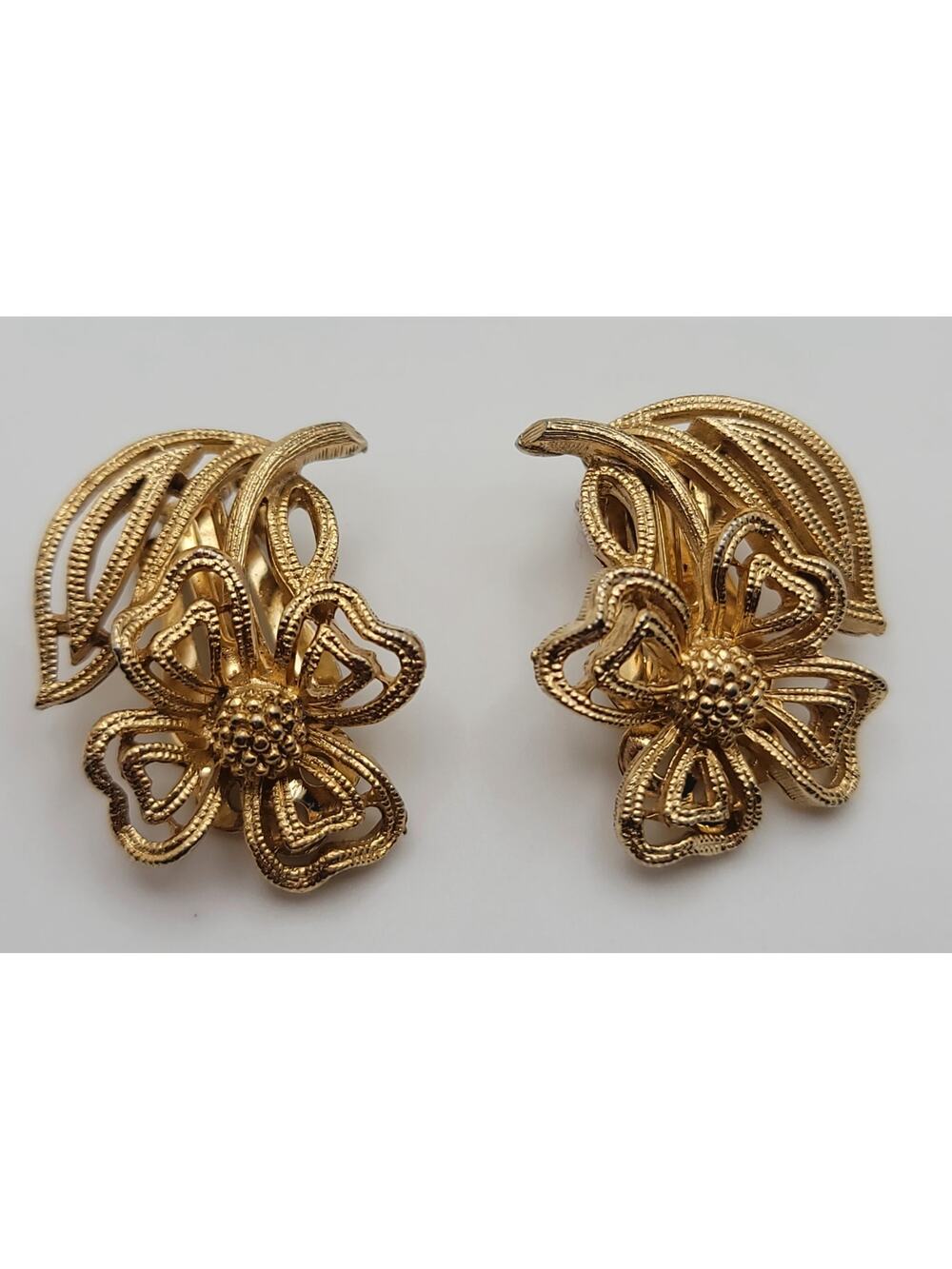 Vintage Lisner Gold-Tone Floral and Leaf Motif Clip-On Earrings
